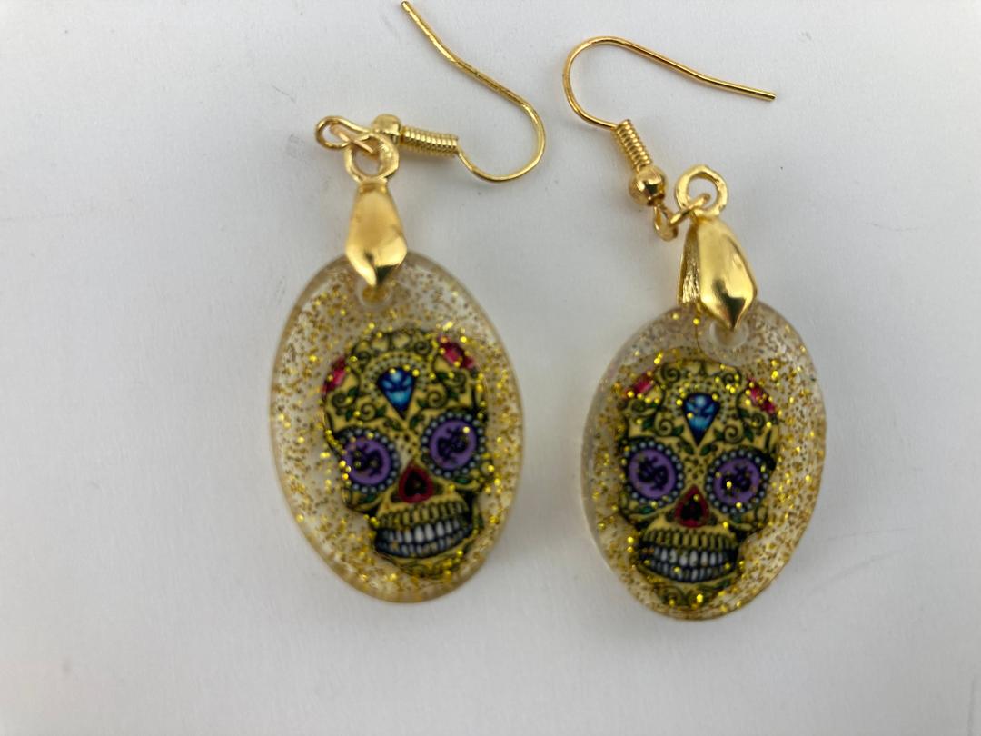 Matching Sugar Skull epoxy resin in gold